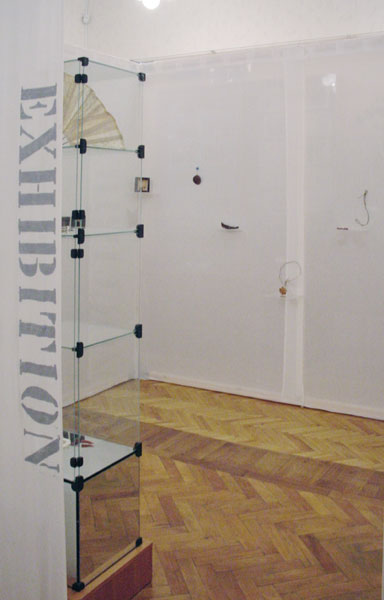 Exhibition Eva Hkkinen with small jewelry objects in Saint petersburg