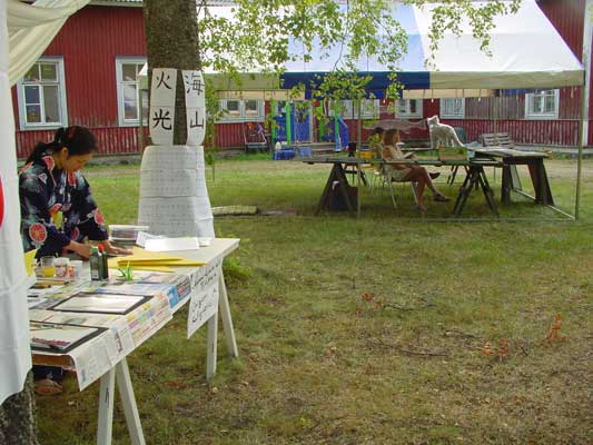 Start of the art presentations during the taidekirppujen y inHaukivuori