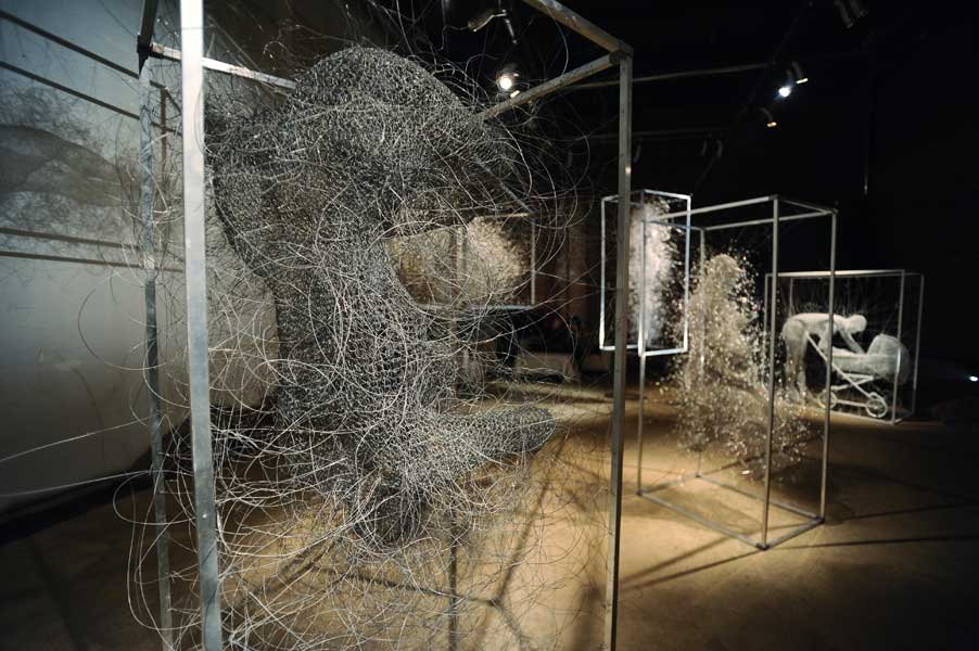 Overview exhibition with wire sculptures of Nadia Zubareva.
