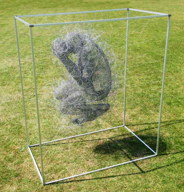 Nadia Zubareva wire sculpture called boxer